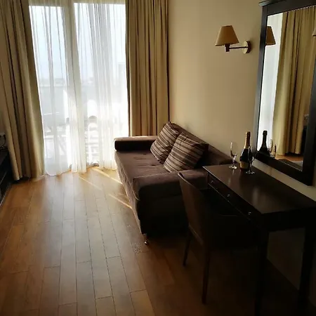 Private Apart In Royal ساني بيتش